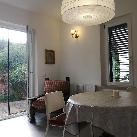 Lauretum In Apartment Palermo